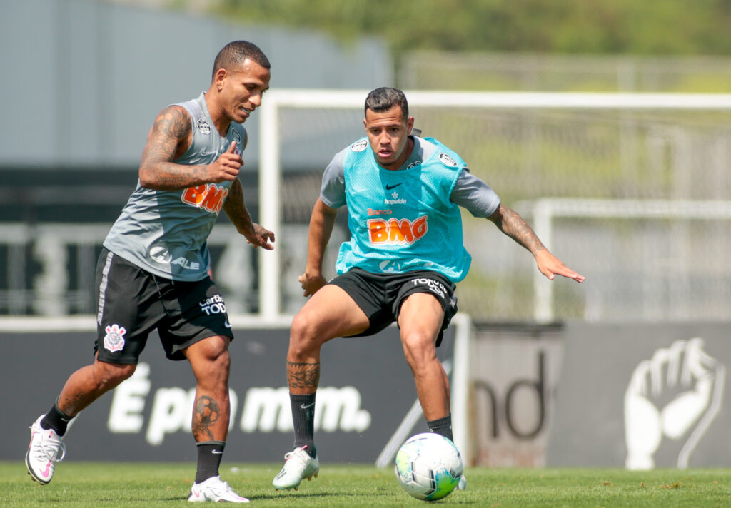 Corinthians faz treino tático em preparação para jogo contra o Atlético GO