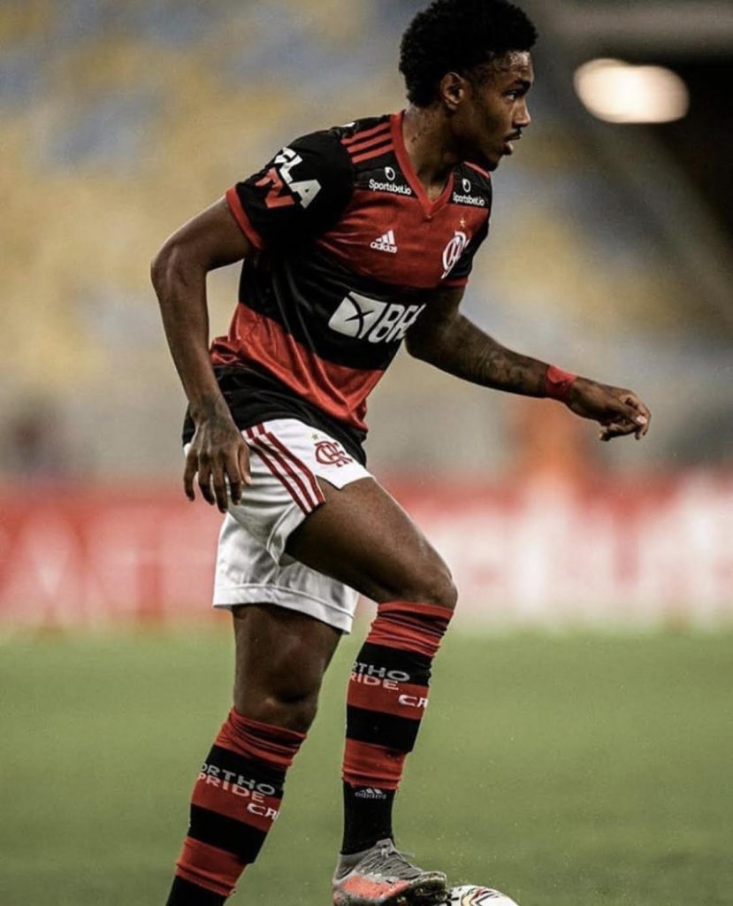 Autor Do Gol De Empate Do Flamengo Vitinho Lamenta Trope O N O Foi O