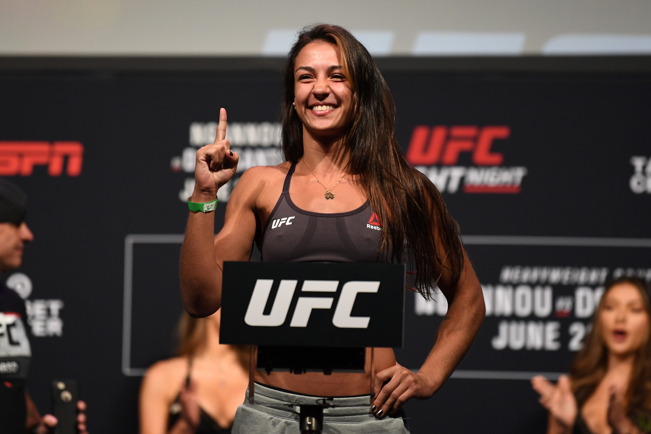 Amanda Ribas fala da próxima luta no UFC das incertezas da carreira e