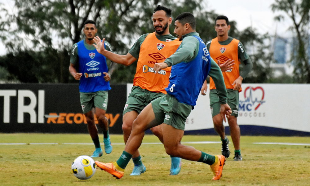 Fluminense encaminha renovações de contrato de André e Yago Felipe