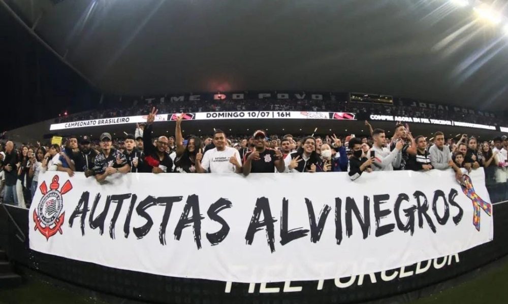 Conheça a Autistas Alvinegros primeira torcida de pessoas dentro do