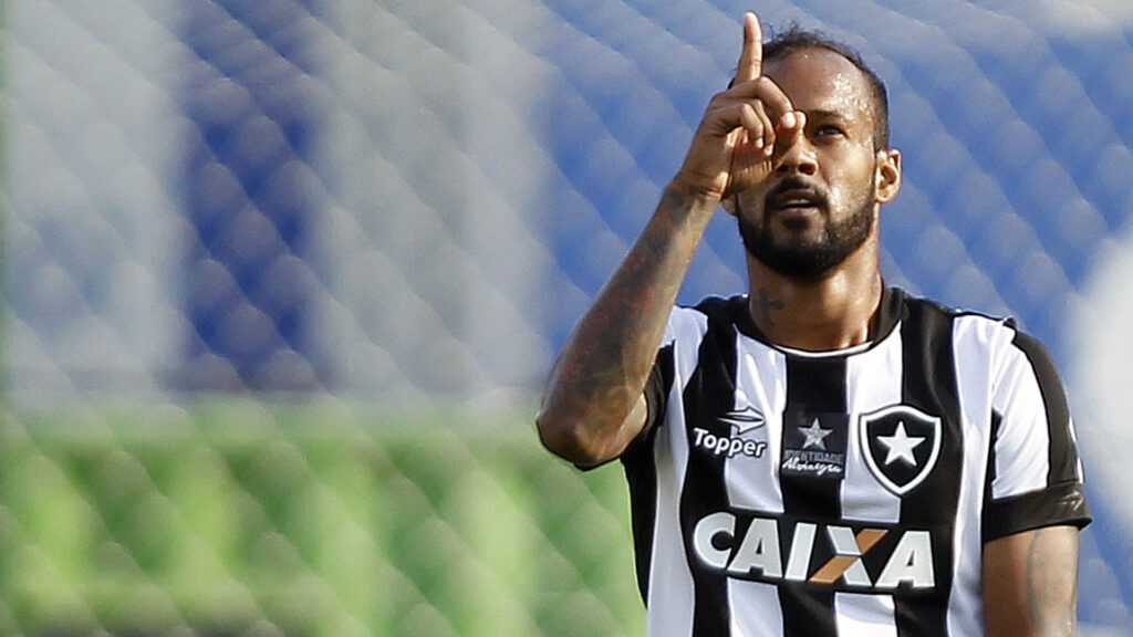 Bruno Silva em ação pelo Botafogo