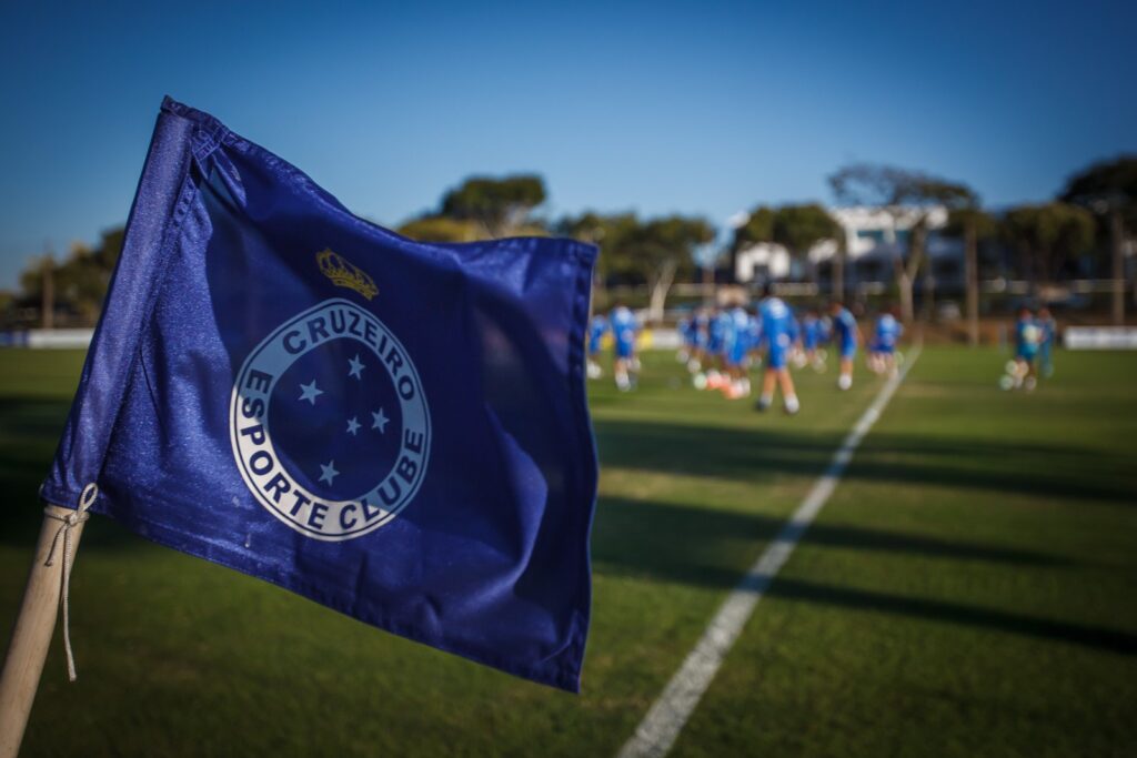 Cruzeiro lida com a pior crise financeira e institucional de sua história