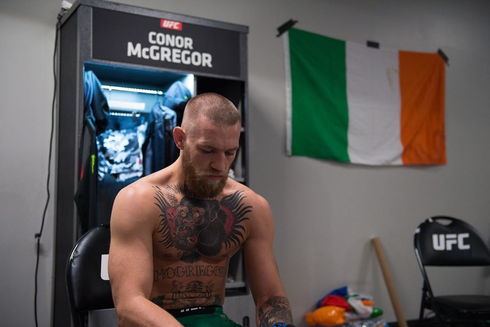 Irlandês conquistou os títulos peso-pena e peso-leve (Créditos: Divulgação/UFC)