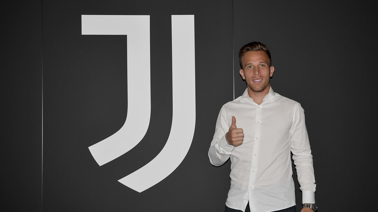 Arthur assina com a Juventus até junho de 2025 (Créditos: Divulgação/Juventus)
