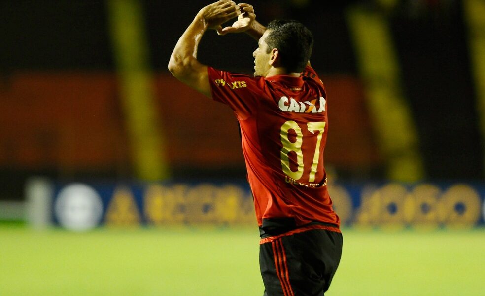 Agora no Bota, Diego Souza revela que se arrependeu de jogar no Flamengo