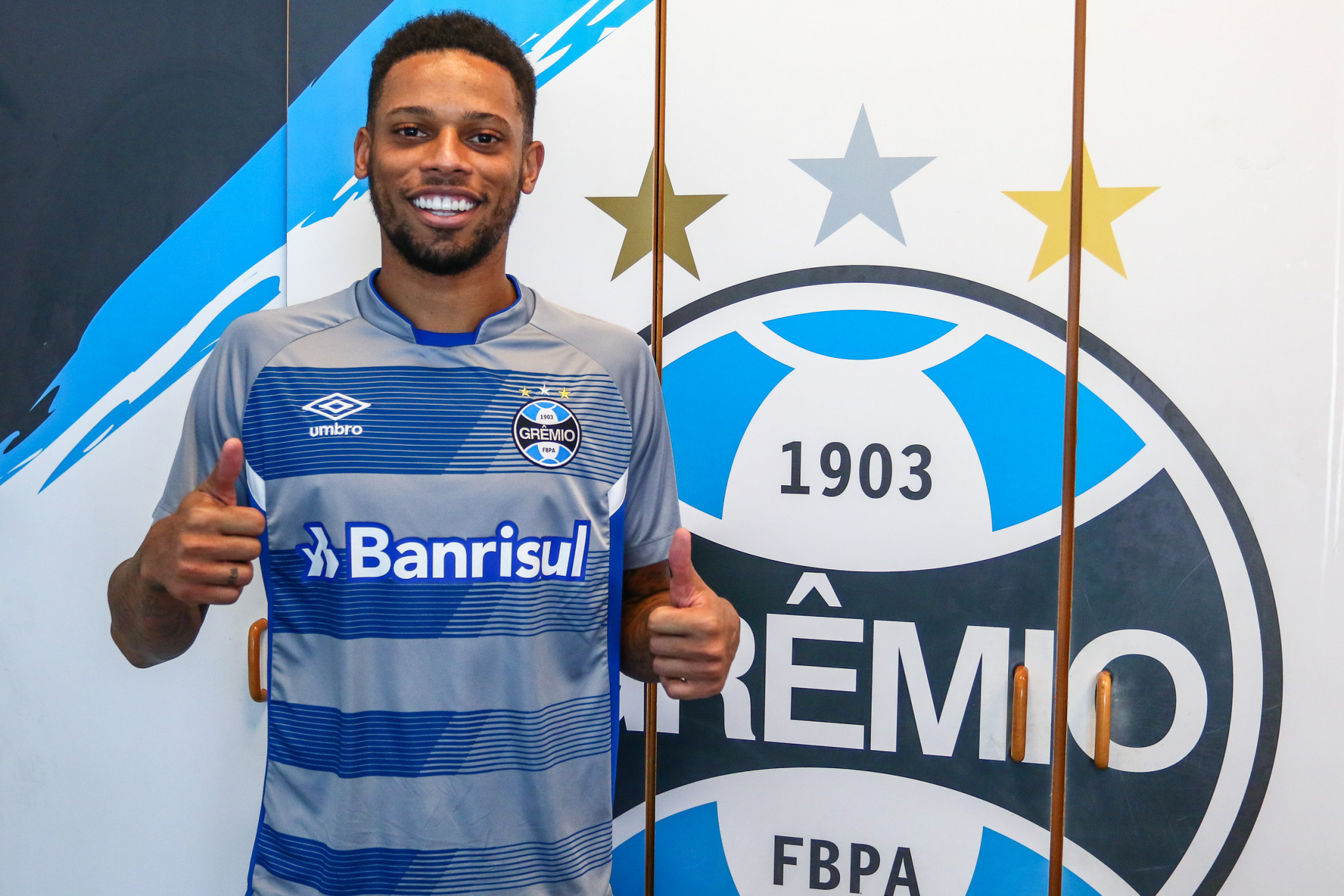 André assina com o Grêmio