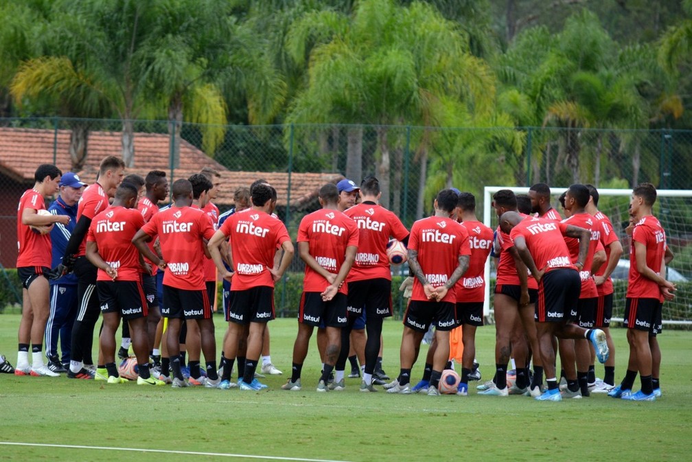 Jogadores do São Paulo insatisfeitos com redução salarial