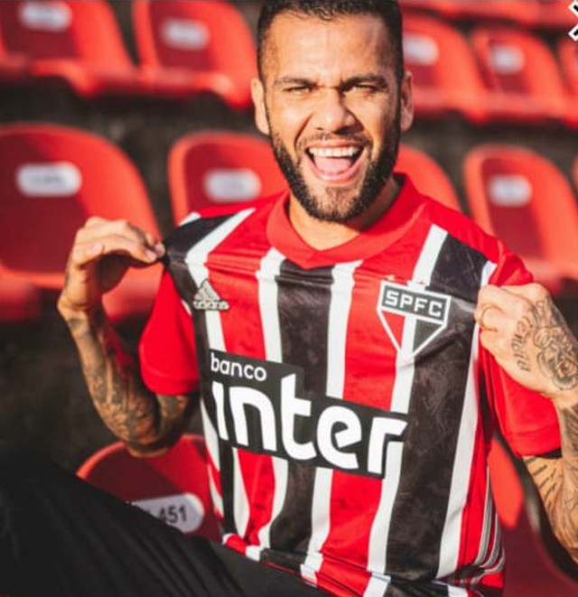 Daniel Alves diz que São Paulo e Flamengo são as duas melhores equipes do país
