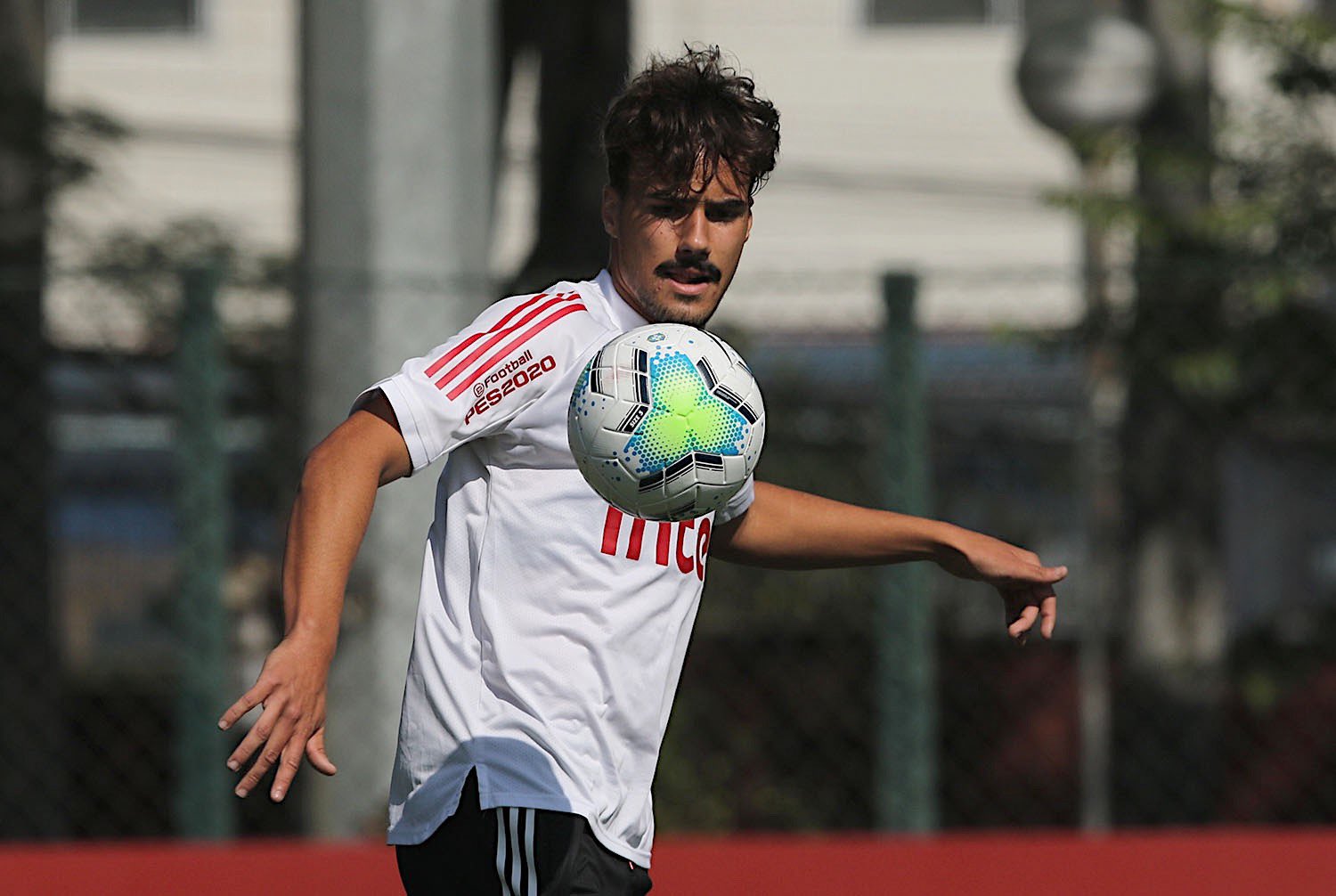 Empresário de Igor Gomes detona Fernando Diniz após vitória do São Paulo sobre o Sport por 1 a 0.