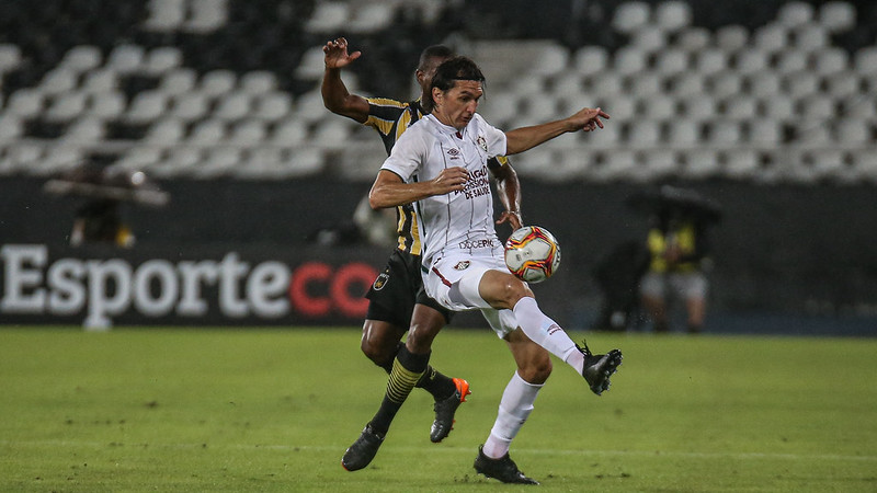 Matheus-Ferraz-zagueiro-do-Fluminense-Lucas-Mercon-FFC