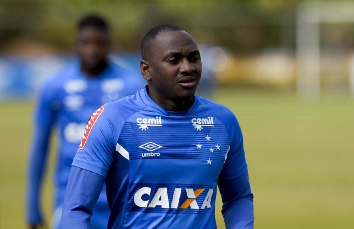 Sassá chegou à Toca da Raposa na última quarta-feira (23) , a princípio, iria treinar no CT do Cruzeiro, mas fora dos planos do time mineiro.