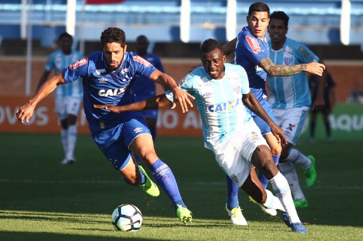 Próximo adversário do Cruzeiro, Avaí tem apenas uma vitória no histórico do confronto