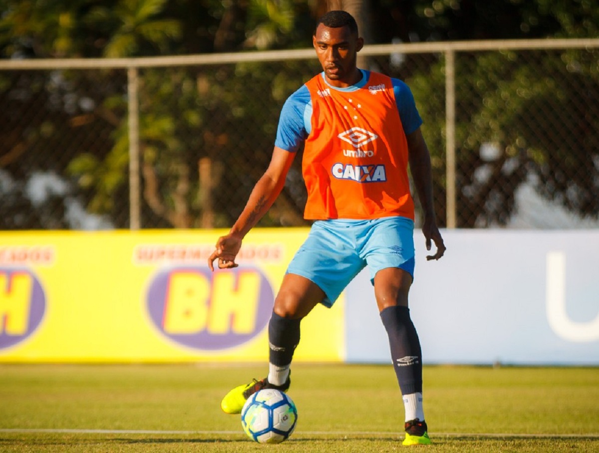 Presidente do Cruzeiro confirma empréstimo de Arthur ao América