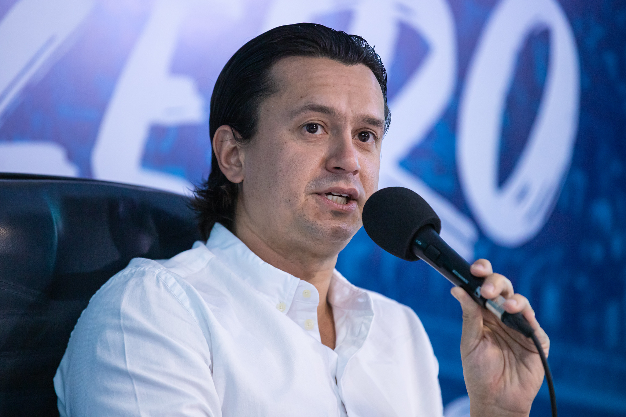 Presidente do Cruzeiro diz que contratações e vendas precisam ser feitas