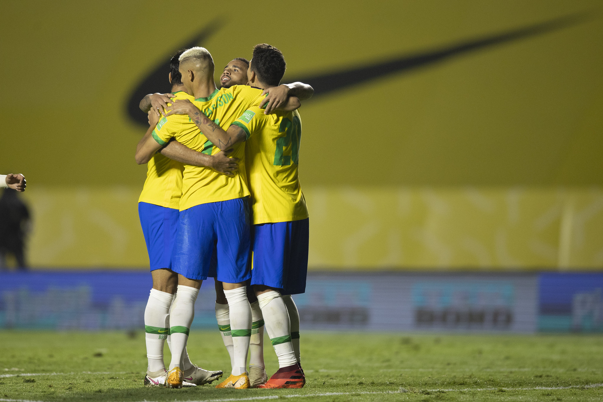 Apesar da vitória, variação tática não rende bons números para a Seleção Brasileira