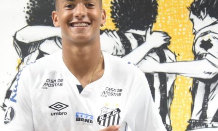 Angelo Gabriel comenta assinatura do contrato com o Santos