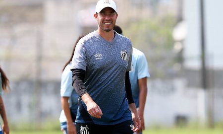 Guilherme Giudice, técnico das Sereias da Vila, analisa fina contra o São Paulo pela Copa Paulista