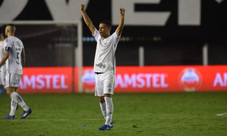 'Se isso é um sonho, não me acorde nunca mais', diz Sandry após classificação na Libertadores, em rede social