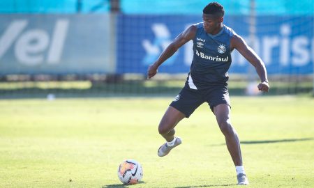 Venda de Orejuela para o Grêmio está 'muito bem encaminhada', diz dirigente