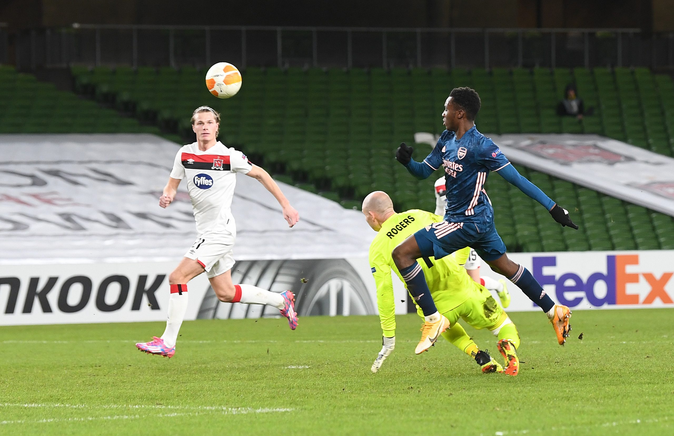 Nketiah marca na vitória do Arsenal sobre o Dundalk pela Liga Europa (Foto: Twitter/Arsenal)