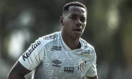 Robinho chegou a ser contrato pelo Santos em 2020 (Foto: IVAN STORTI/SANTOS FC/DIVULGAÇÃO)