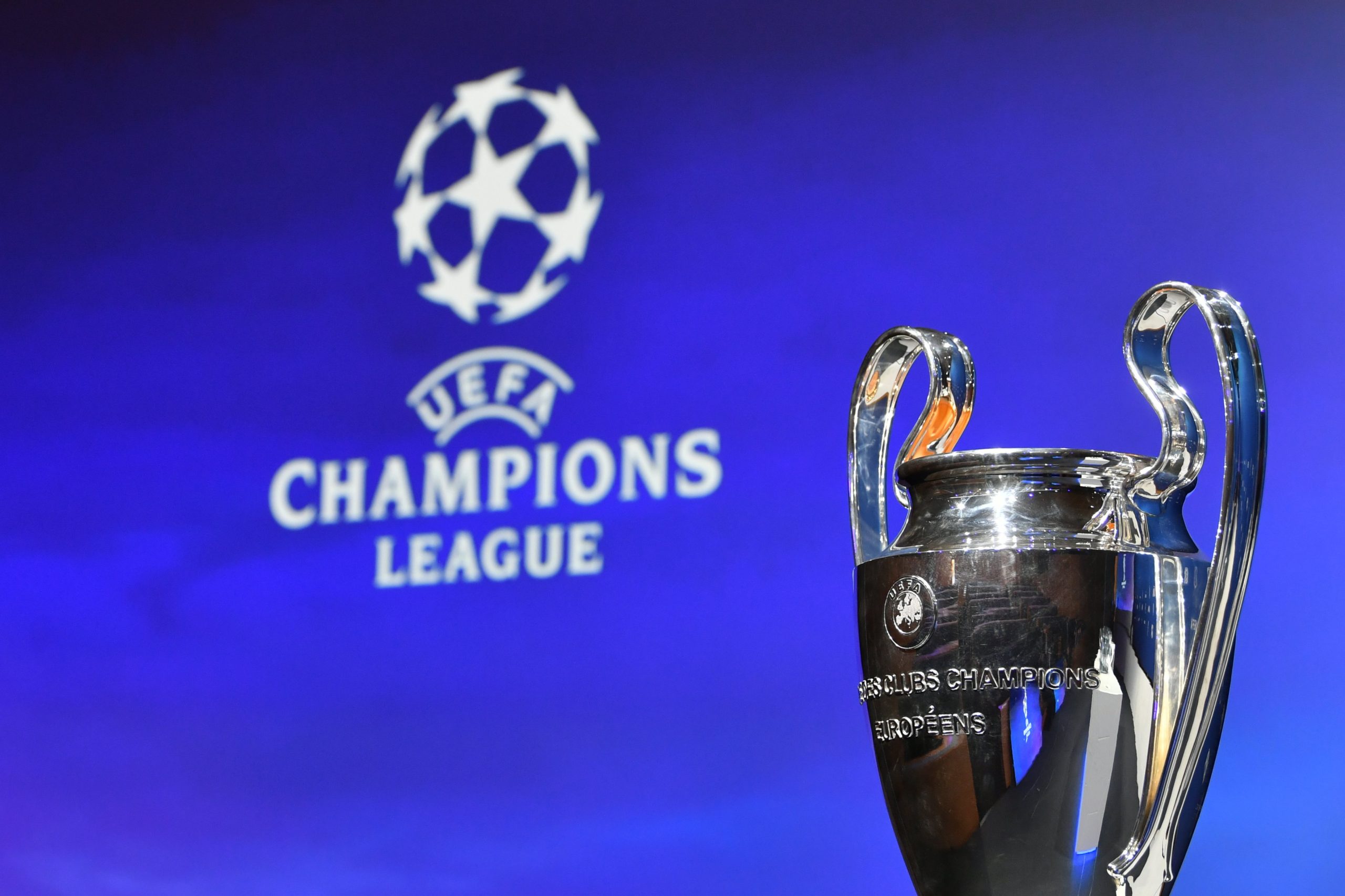 quantos times jogam a champions league