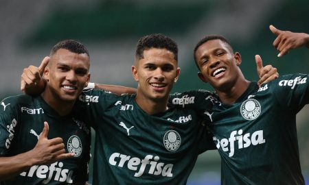 Jovens da base do Palmeiras
