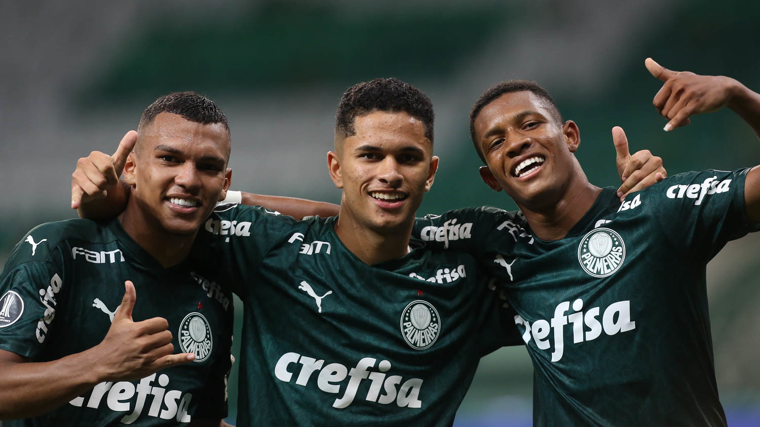 Jovens da base do Palmeiras