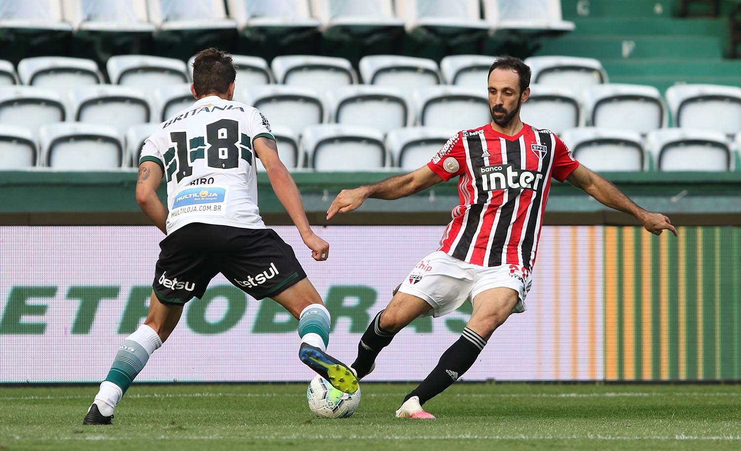 Com zaga experiente para enfrentar o Coritiba, São Paulo levou apenas quatro gols em nove jogos