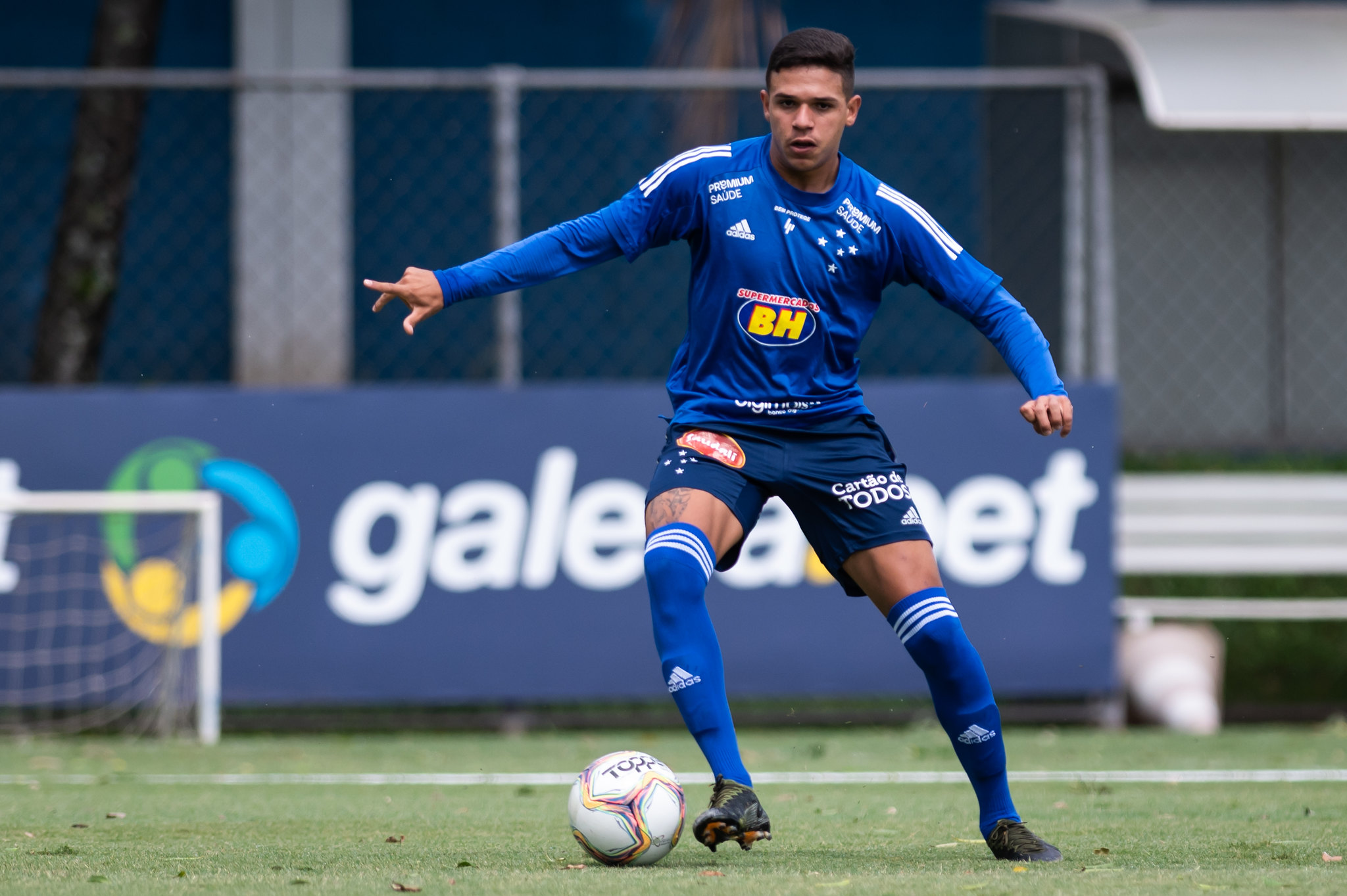 Após faltar treino, Jadsom aciona Cruzeiro na Justiça e pede rescisão