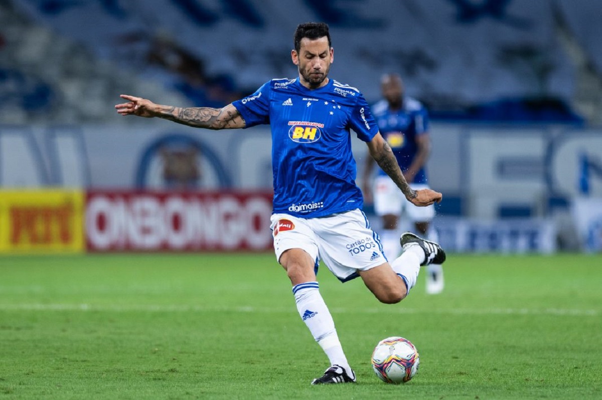 Ao final de empréstimo no Goiás, Ariel Cabral deve ficar no Cruzeiro, diz empresário