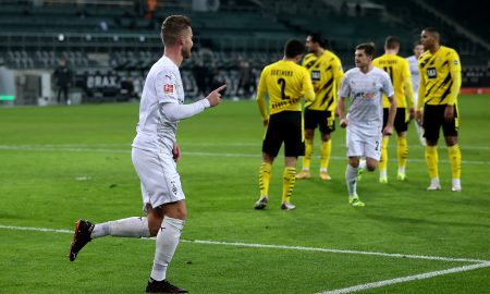 No duelo dos Borussias, Mönchengladbach vence o Dortmund em jogo de seis gols (Foto: Lars Baron/Getty Images)