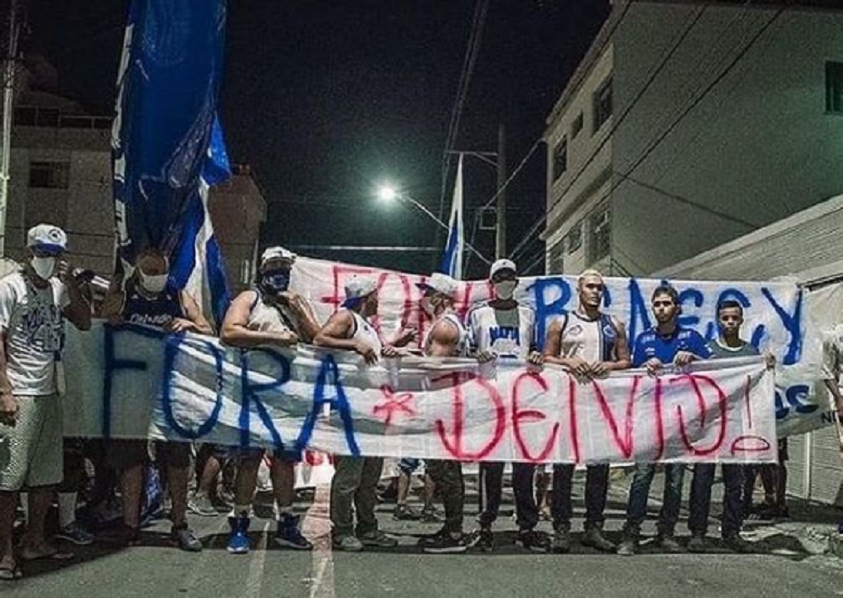 Torcida do Cruzeiro marca novo protesto para esta sexta, na Sede Administrativa