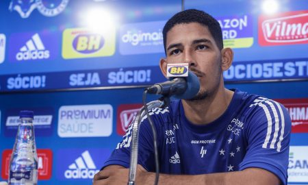 Zé Eduardo, atacante do Cruzeiro, apresenta alterações cardíacas e é afastado por 30 dias