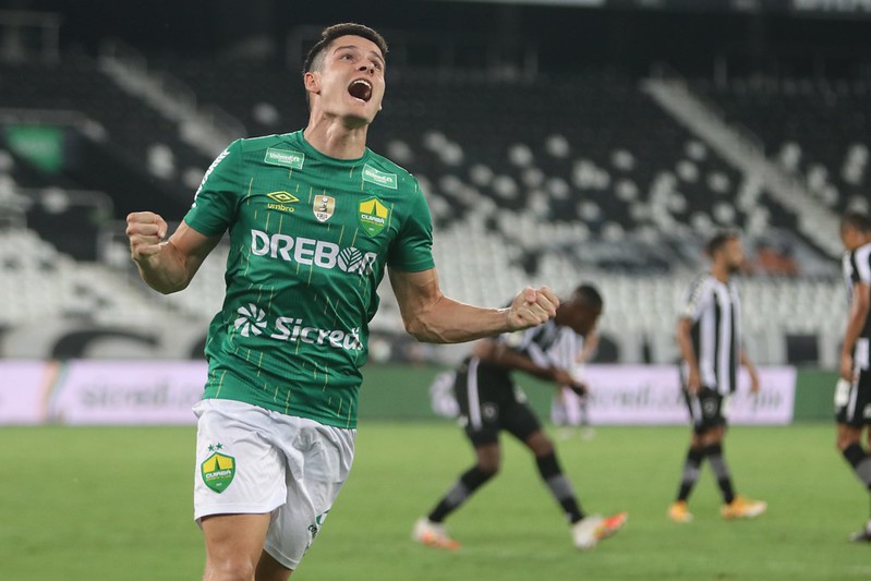 Marcador e polivalente: conheça Matheus Barbosa, novo reforço do Cruzeiro