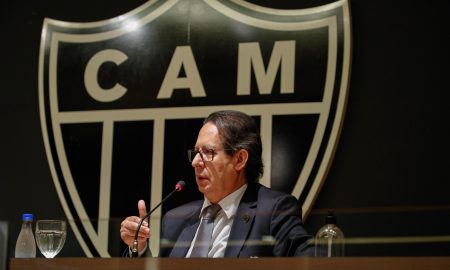 Ex-vice-presidente do Atlético-MG critica ato de Sampaoli contra juiz: 'Que papelão'