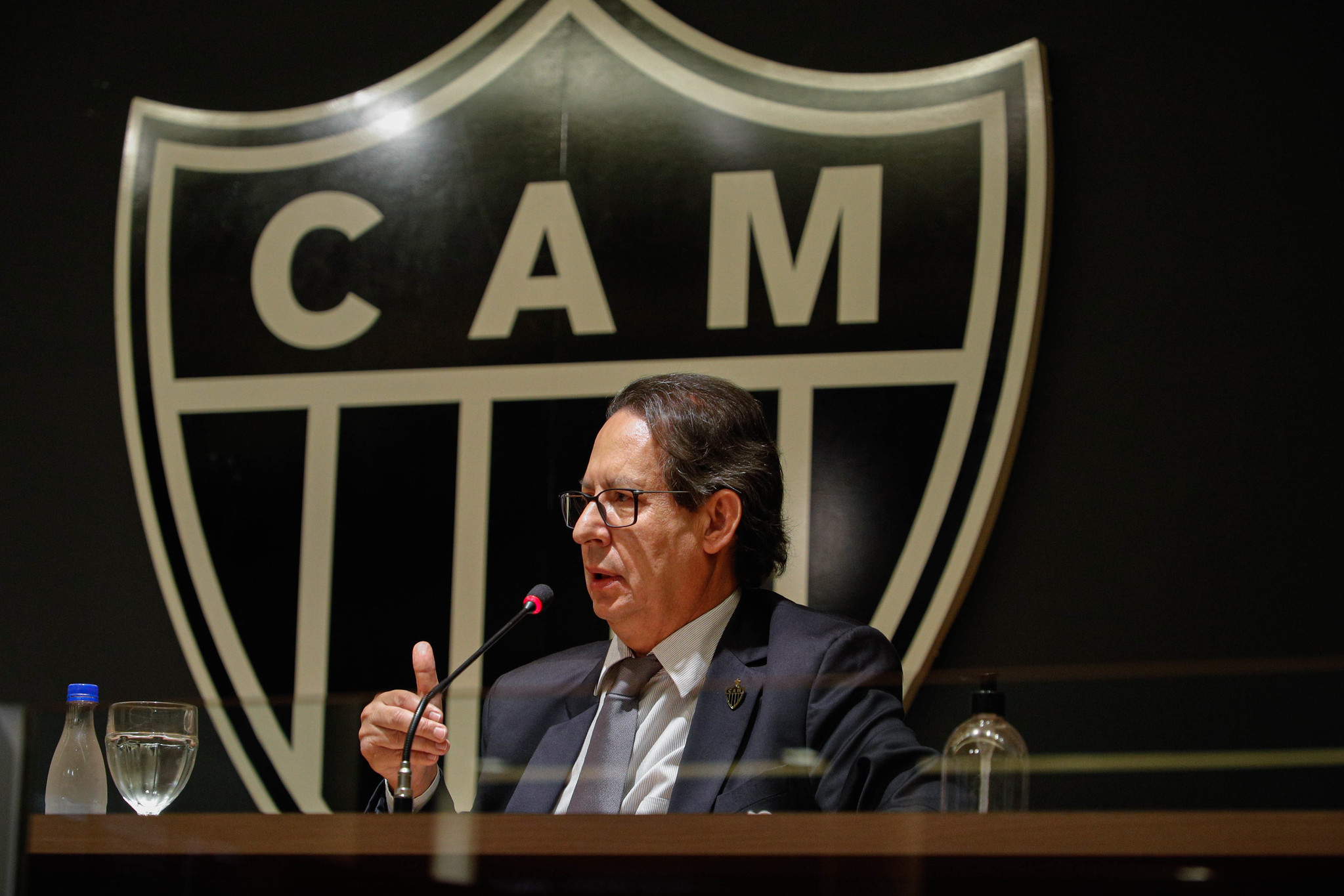 Ex-vice-presidente do Atlético-MG critica ato de Sampaoli contra juiz: 'Que papelão'