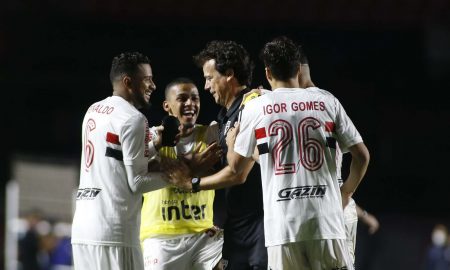 Além do momento de comoção no CT, jogadores do São Paulo se despedem de Diniz nas redes sociais