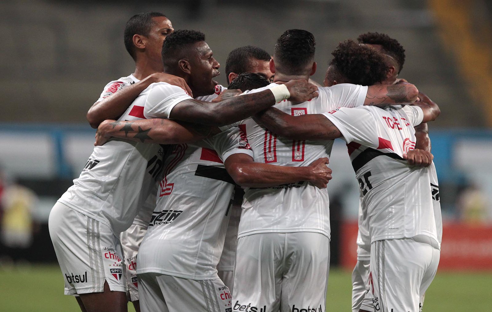 Ainda em busca do título, São Paulo recebe Palmeiras no Morumbi