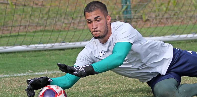 Guarani promove Jorge Pazetti, goleiro da base, ao profissional