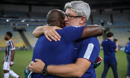 Fluminense: Odair e Marcão se abraçando