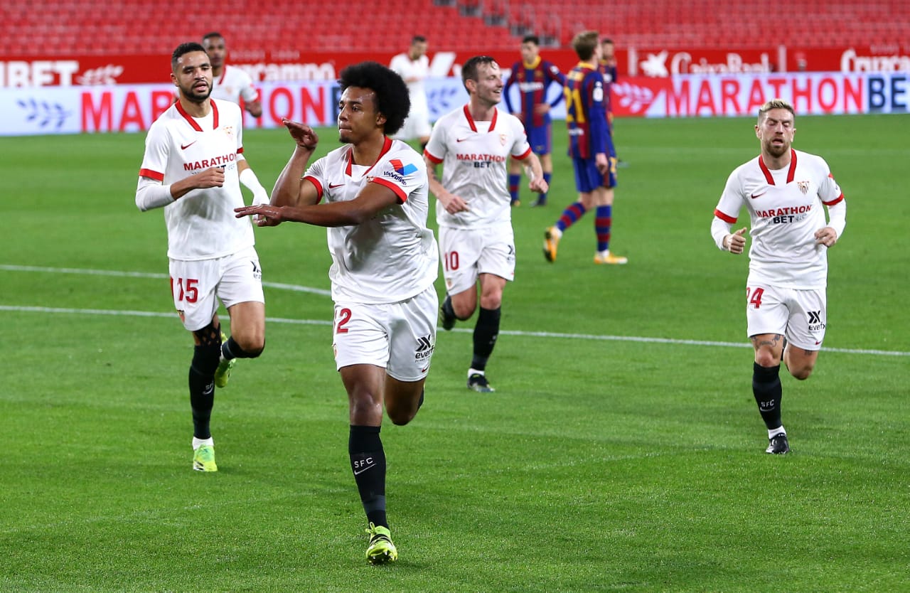Koundé comemora o gol do Sevilla diante do Barcelona