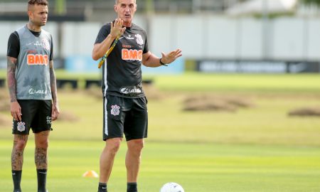 Vagner Mancini comanda treino do Corinthians
