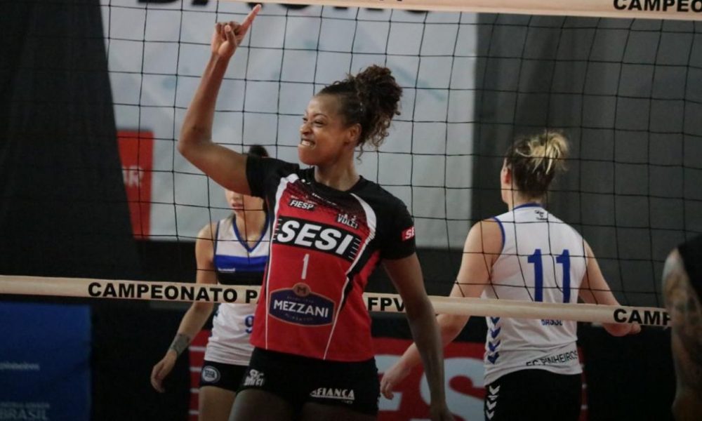 mara comemora ponto sesi bauru superliga