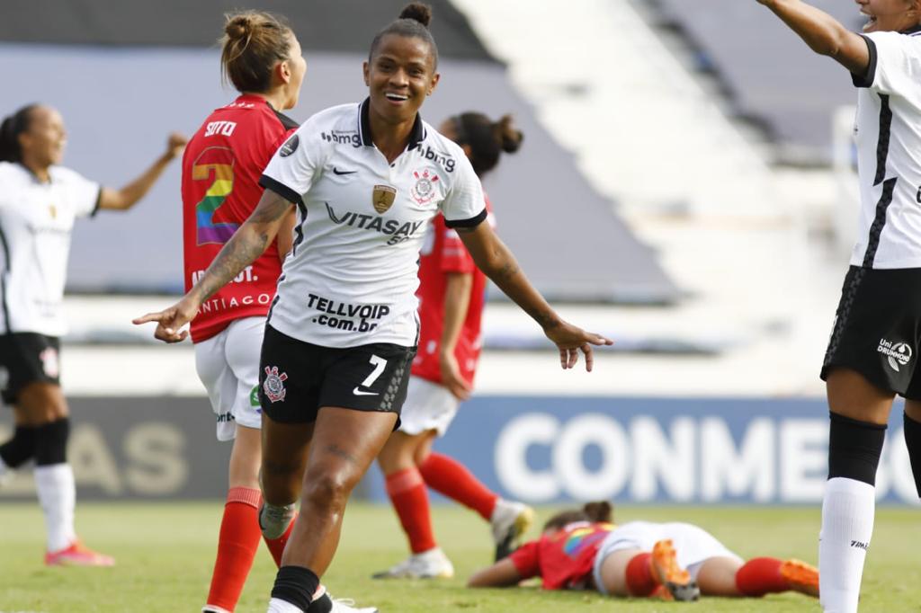 Corinthians goleia e avança na Libertadores feminina