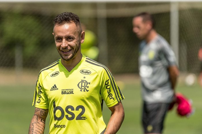 Rafinha tem seu nome ventilado novamente no Atlético-MG nesta quarta