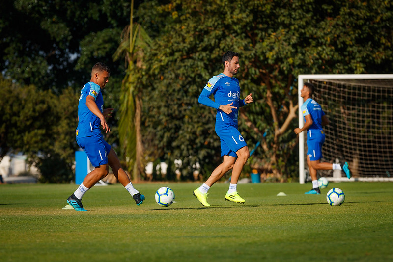 Ariel Cabral e Vinícius Popó reaparecem como jogadores do Cruzeiro no BID
