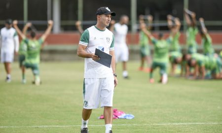 Acadêmico, estudioso e estrategista: o estilo de Cauan de Almeida, auxiliar-técnico do América-MG