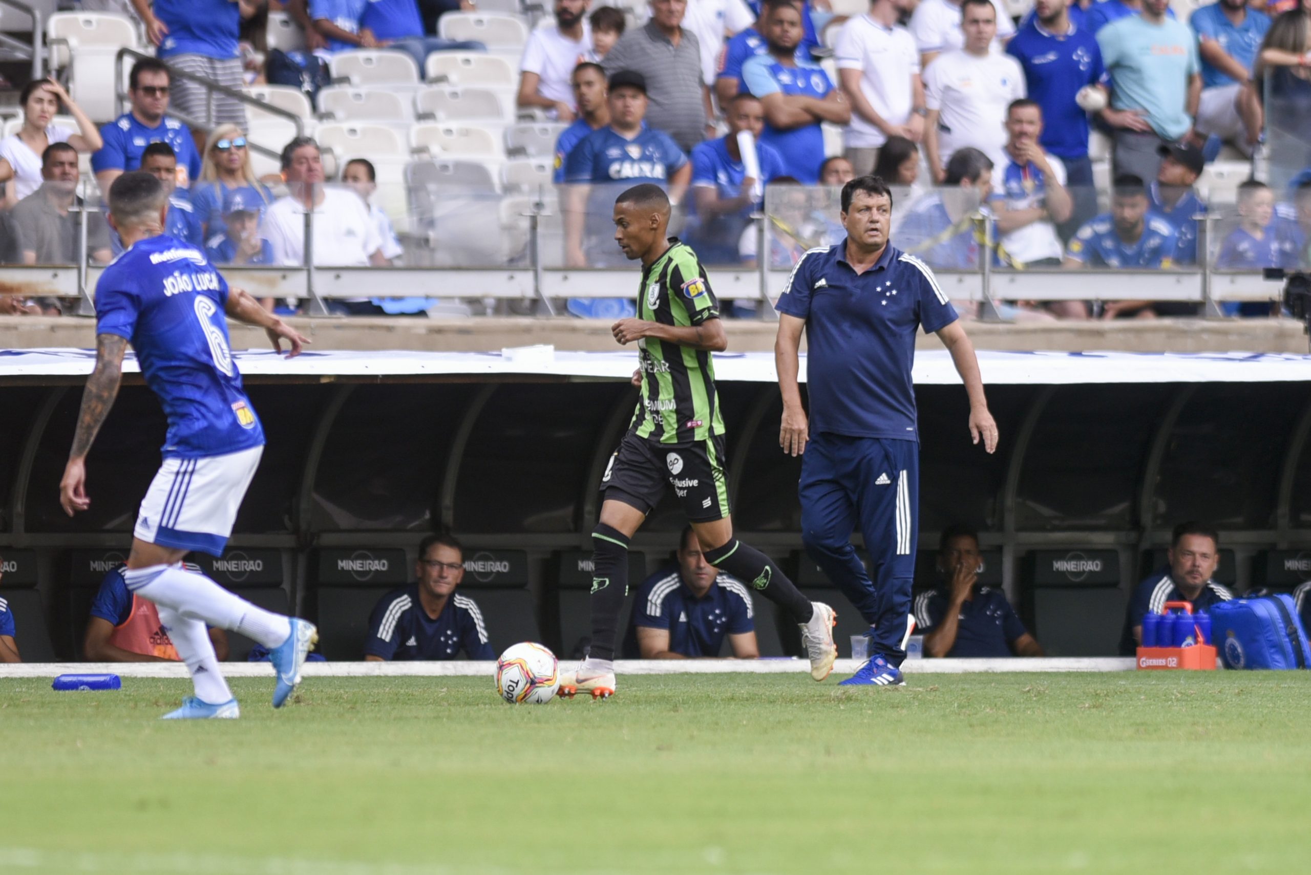 Negociando sua saída do América-MG, Ademir não enfrenta o Cruzeiro neste domingo (21)